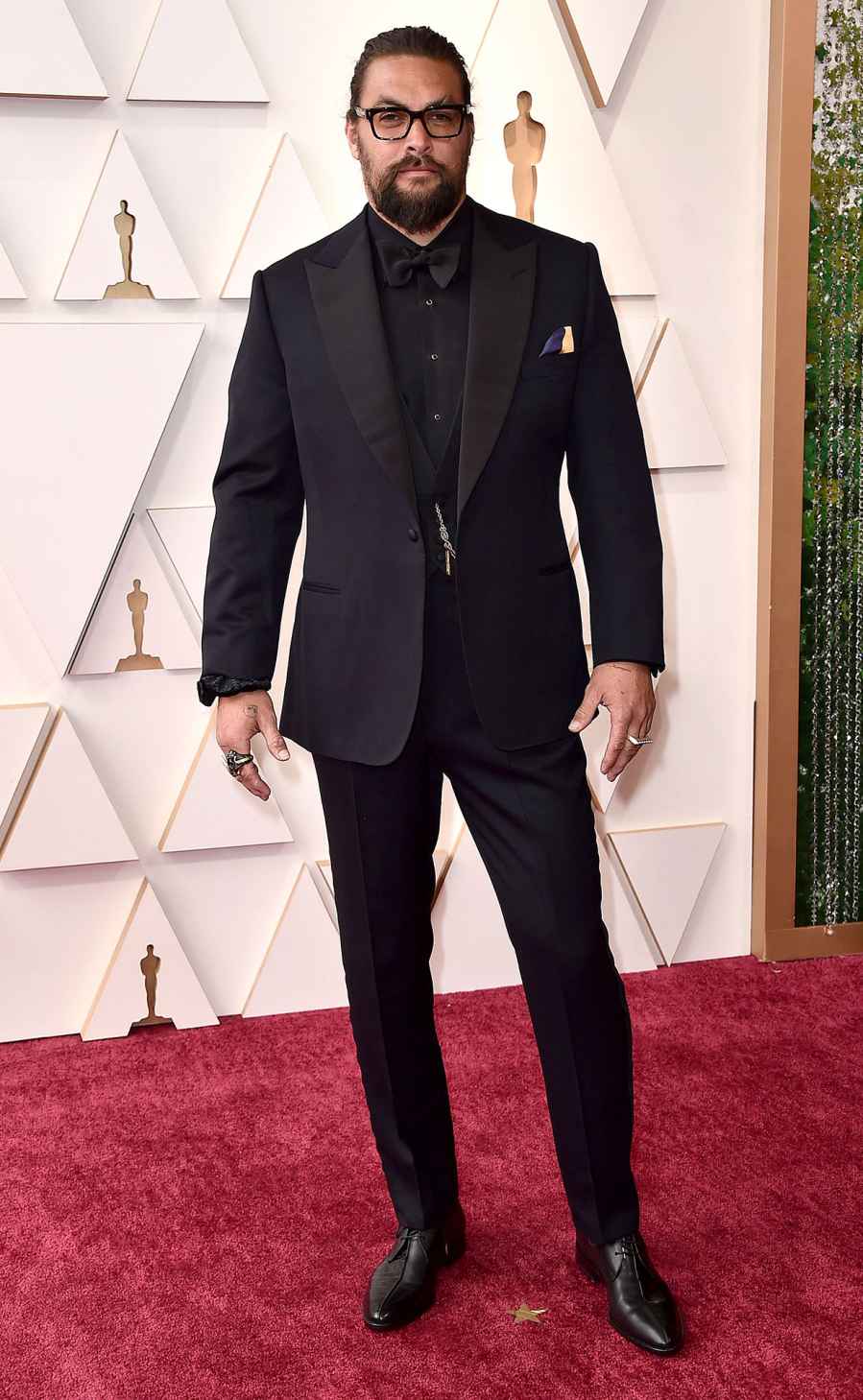 Jason Momoa Hits the 2022 Oscars Red Carpet Solo After Lisa Bonet Split 3