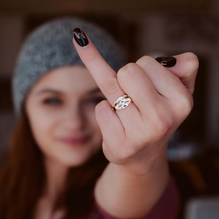 Joey King's Engagement Ring: Price, Carat Count,