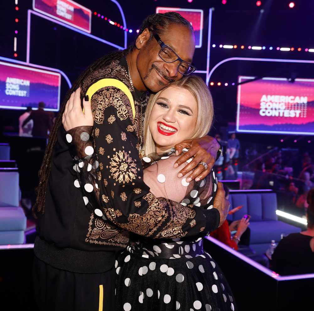 Kelly Clarkson Gives Advice to American Song Contest Hug Snoop Dogg