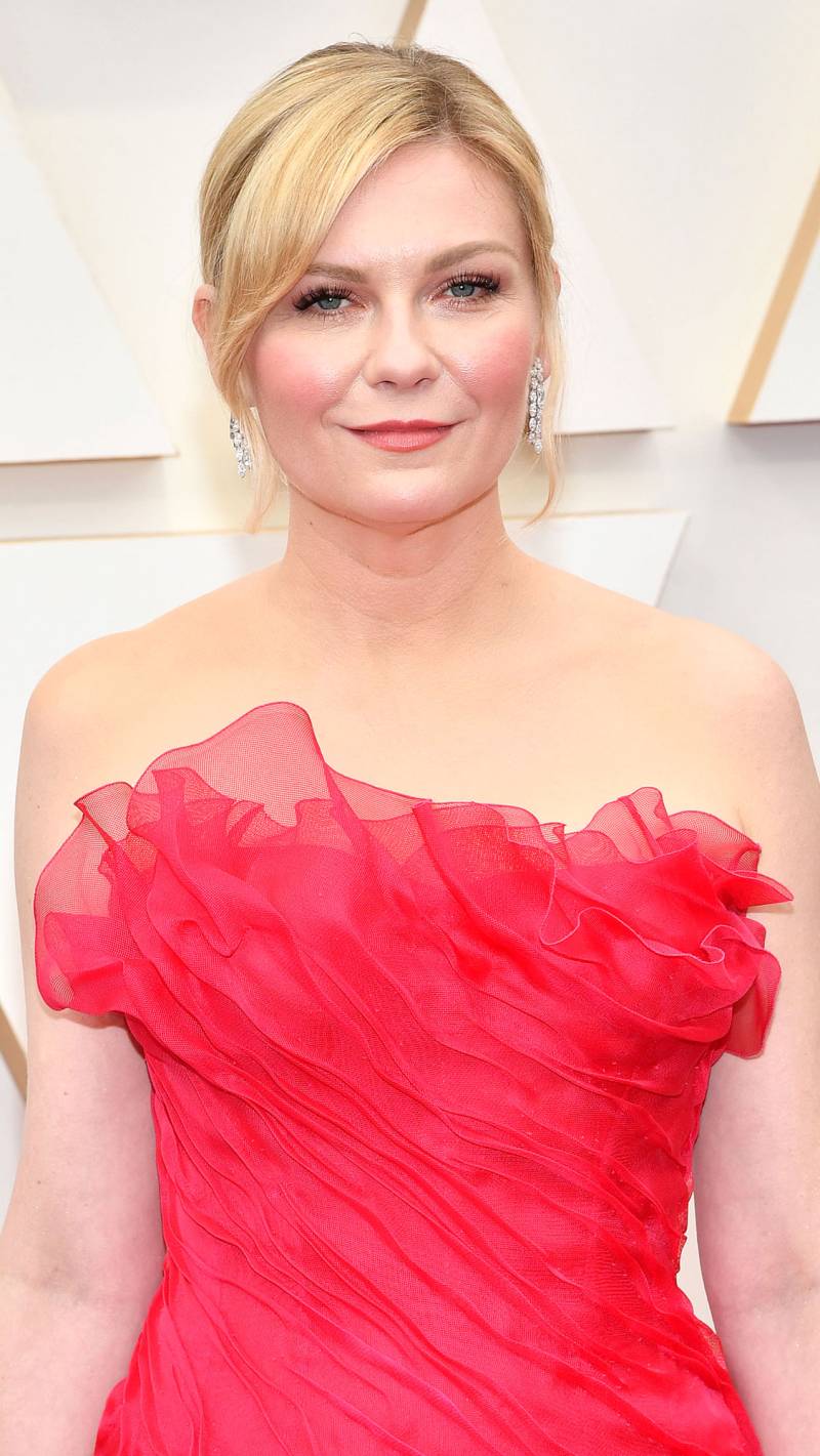 Kirsten Dunst Beauty Gallery Oscars 2022