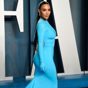 LOL Kim K Nails Were Perfectly Manicured Under Her Gloves Oscars