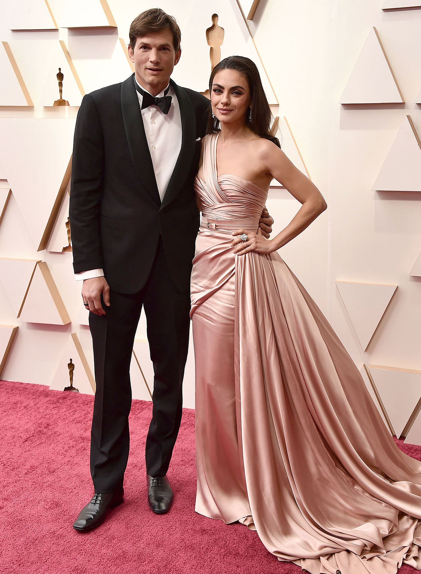 Mila Kunis and Ashton Kutcher Make Rare Red Carpet Appearance at Oscars 2022 4