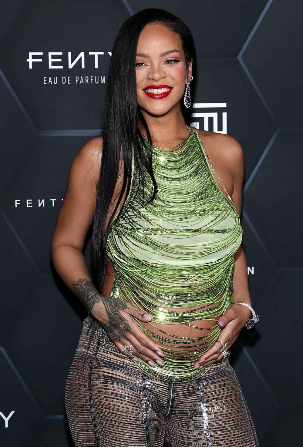 Rihanna&rsquo;s Makeup Is Just as &lsquo;Adventurous&rsquo; as Her Maternity Fashion: &lsquo;She&rsquo;s Never Confined by Society&rsquo;