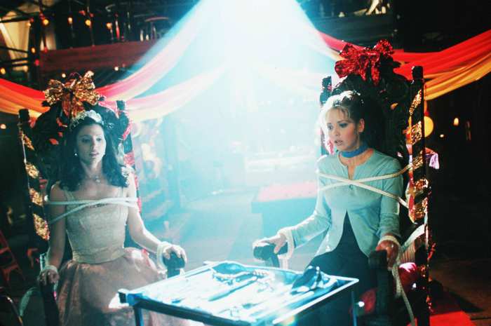 Sarah Michelle Gellar Blames Buffy Set for Feuds With Allyson Hannigan More Costars