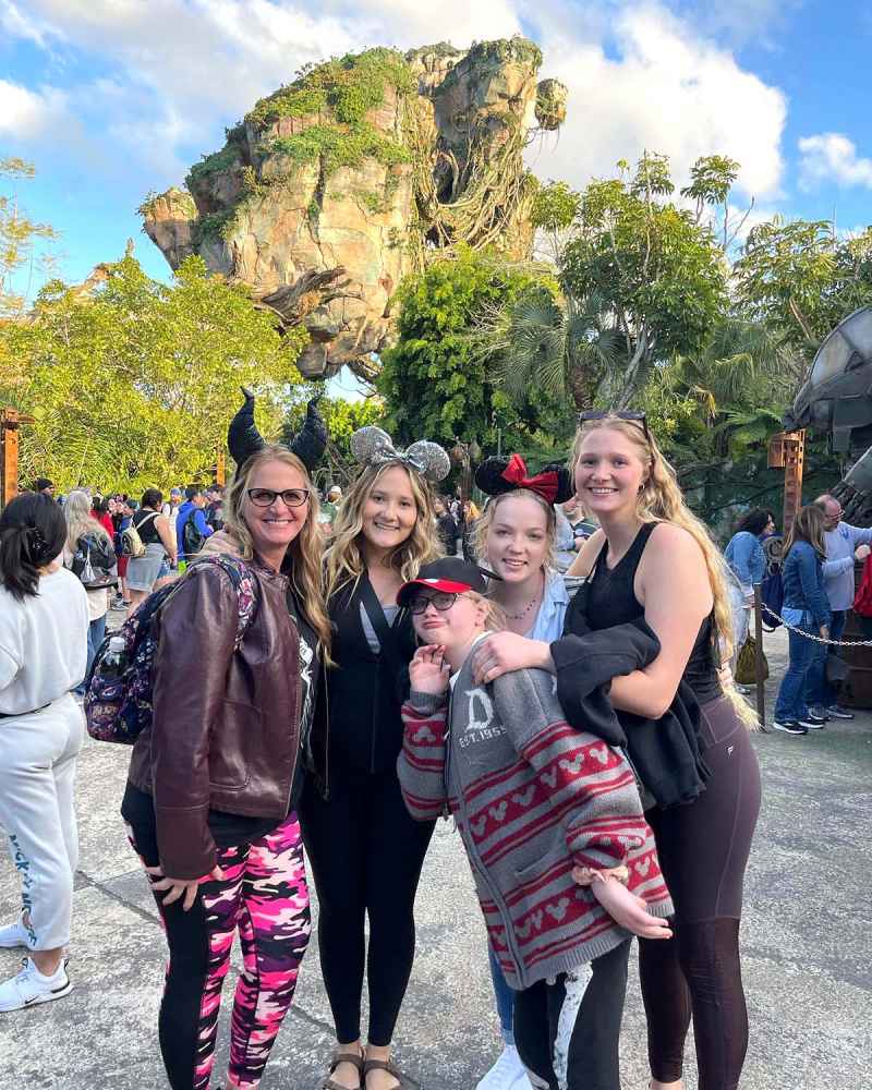 Sister Wives Christine Brown Janelle Brown Take Kids Family Trip Disney World Photos