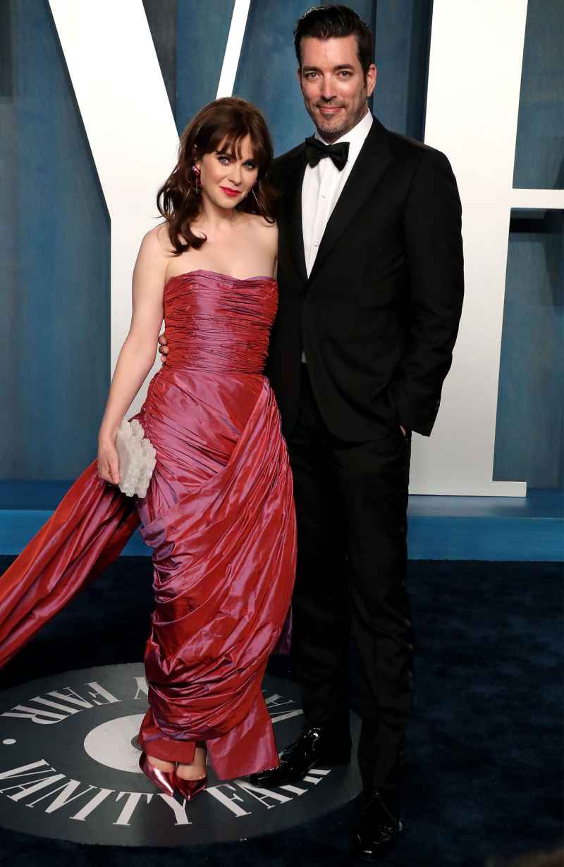 Supportive BF! Jonathan Scott Held Zooey Deschanel’s Dress at Oscars Party