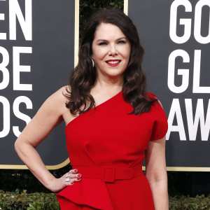 Why Gilmore Girls Lauren Graham Hasnt Joined The Marvelous Mrs Maisel Yet