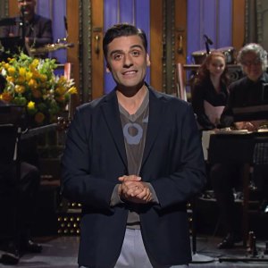 Oscar Isaac Jokes About Manifesting Marvel’s ‘Moon Knight’ Role in ‘Saturday Night Live’ Hosting Debut