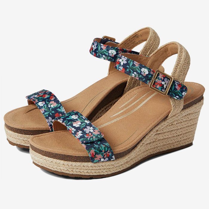 9 Spring Sandals and Slip-Ons We Love 3 spring-shoes-plantar-fasciitis-wedges