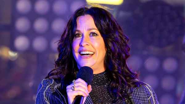 Alanis Morrisette Performs Bridgerton Inspired Version You Oughta Know One slide