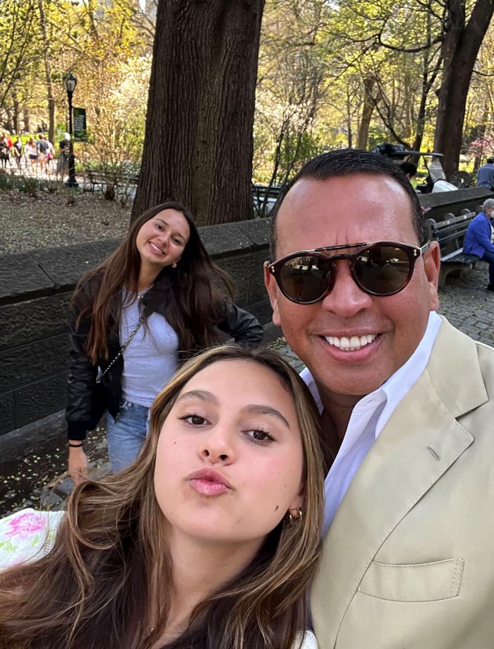 Alex Rodriguez hängt nach der Verlobung mit Jennifer Lopez mit Ex-Frau Cynthia Scurtis und ihren Töchtern ab