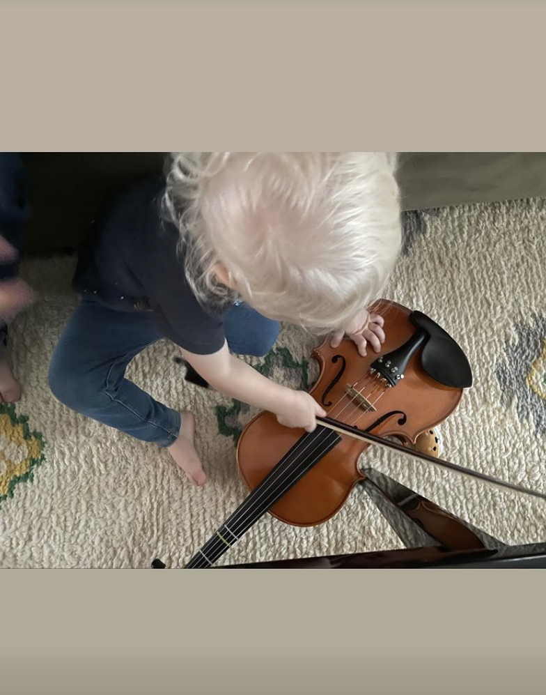 Amanda Seyfried's son playing the violin