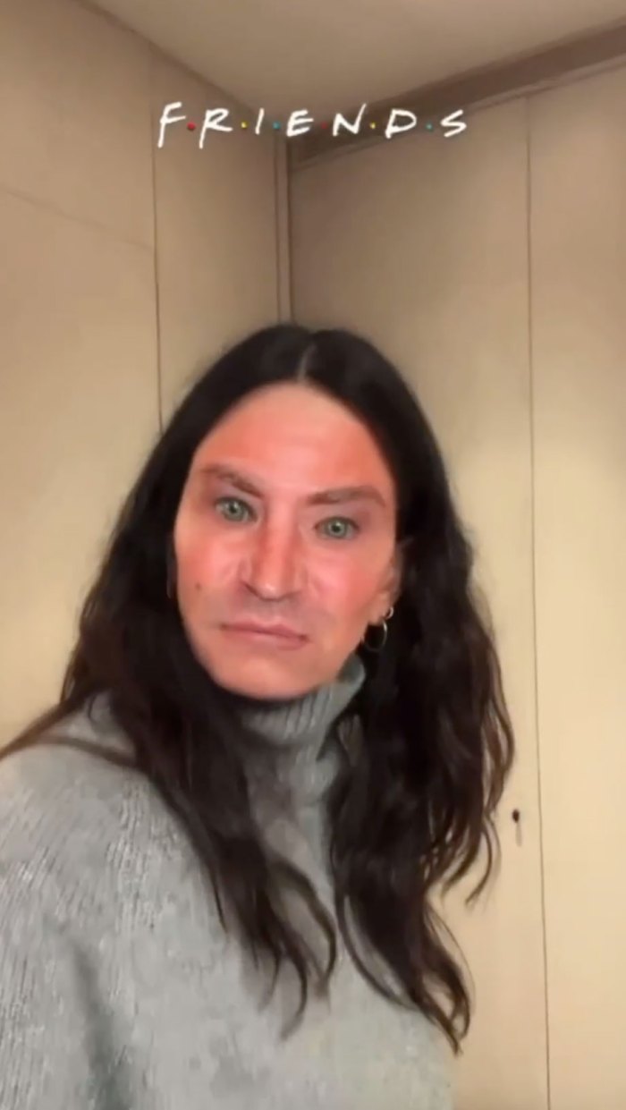 Courteney Cox Hilariously Morphs Into 'Friends' Characters With Face Filter