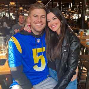 Feaure Tia Booth Gets Engaged to Boyfriend Taylor Mock at Bachelor Live On Stage