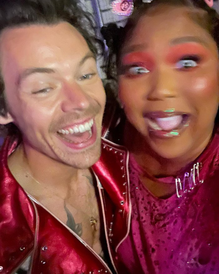 Harry Styles performs a surprise duet with Lizzo during the 2nd set of Coachella: 