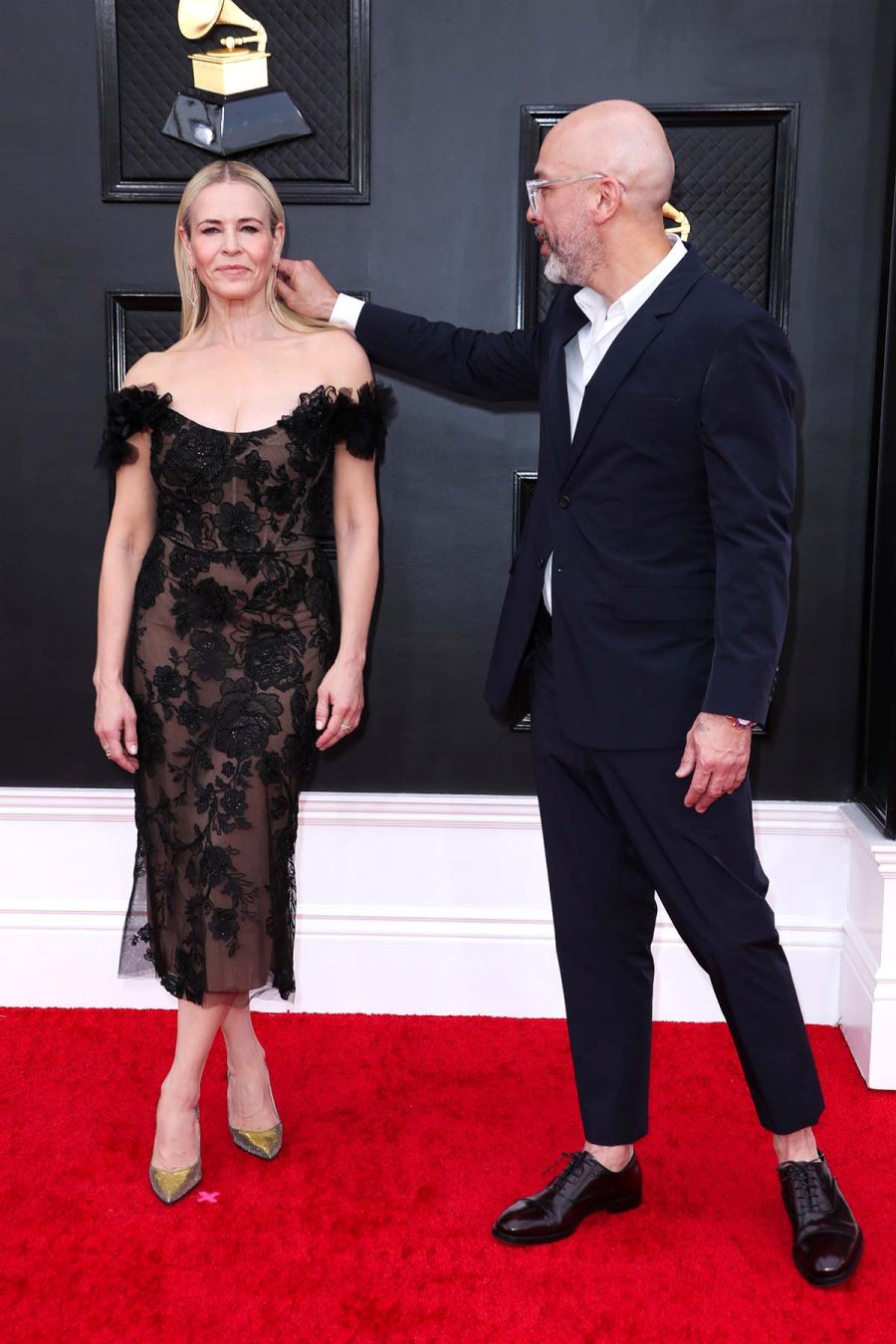 Helping Hand See Chelsea Handlers BF Jo Koy Fixing Her Hair Grammys