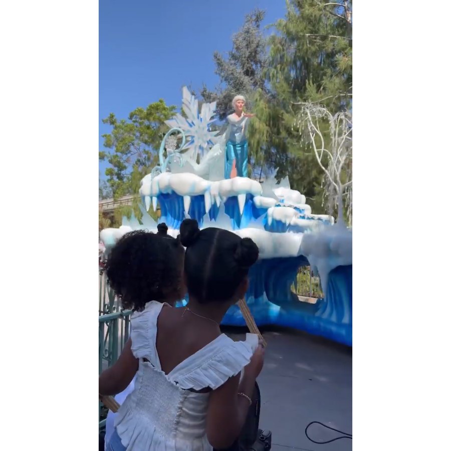 Khloe Kardashian Accidentally Confirms Photoshopping Daughter True Into Disneyland Pics