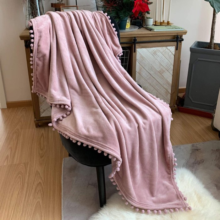 LOMAO Flannel Blanket with Pompom Fringe