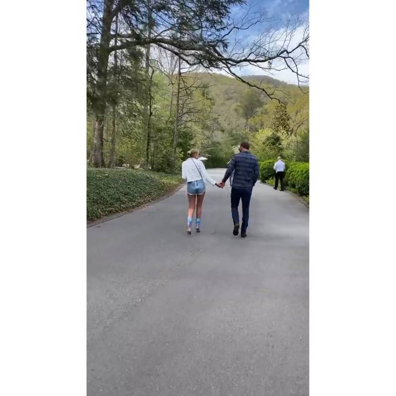 Paulina Gretzky Teases Her Weekend Wedding to Fiance Dustin Johnson: 'Going to the Chapel'