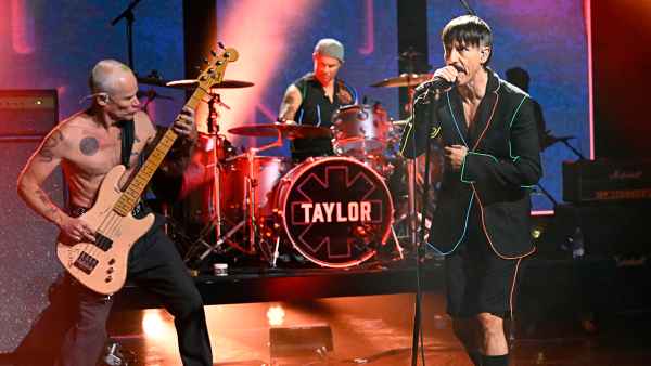 Red Hot Chili Peppers Honor Taylor Hawkins In Late-Night Performances