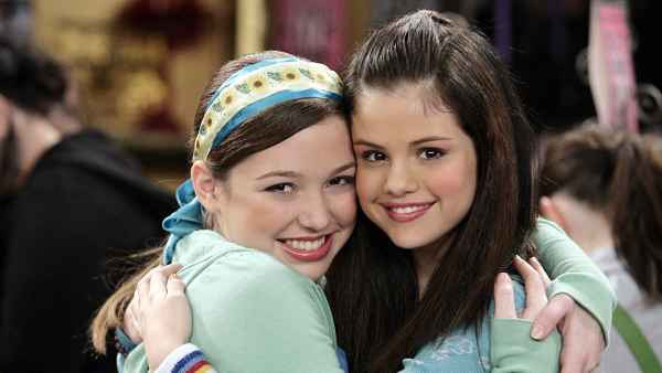 Selena Gomez and 'Wizards of Waverly Place' Costar Jennifer Stone Recreate Their 'Crazy Hat' Rap