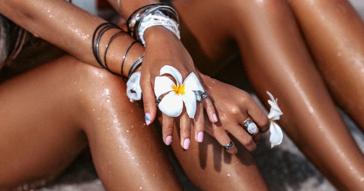 This New Self-Tanning Set Makes Getting a Sun-Kissed Glow at Home Easy