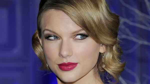 Taylor Swift Hints Jake Gyllenhaal Spoke to Her About “Red” Songs Based on Him