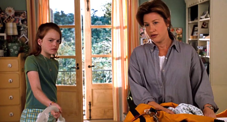 The Parent Trap's Lisa Ann Walter Fought 'Tooth and Nail' Over Chessy Outfit: There Couldn't Be 'Sexual Energy' With Dennis Quaid's Character