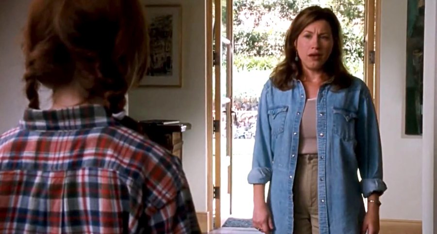 The Parent Trap's Lisa Ann Walter Fought 'Tooth and Nail' Over Chessy Outfit: There Couldn't Be 'Sexual Energy' With Dennis Quaid's Character
