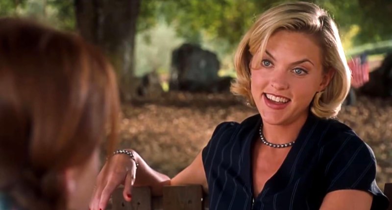 The Parent Trap's Lisa Ann Walter Fought 'Tooth and Nail' Over Chessy Outfit: There Couldn't Be 'Sexual Energy' With Dennis Quaid's Character