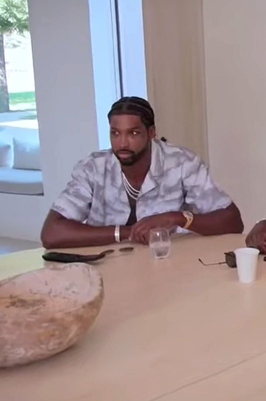 Tristan Thompson Looks Terrified on The Kardashians as Kim Kardashian Shows Khloe Kardashian Something Online 2