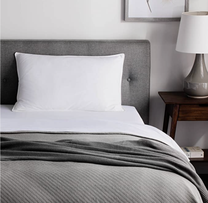 WEEKENDER Down Alternative Hotel Quality 100% Cotton Hypoallergenic Standard Pillow
