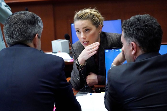Amber Heard, molesta por la cobertura de prueba de Johnny Depp, dispara al equipo de relaciones públicas