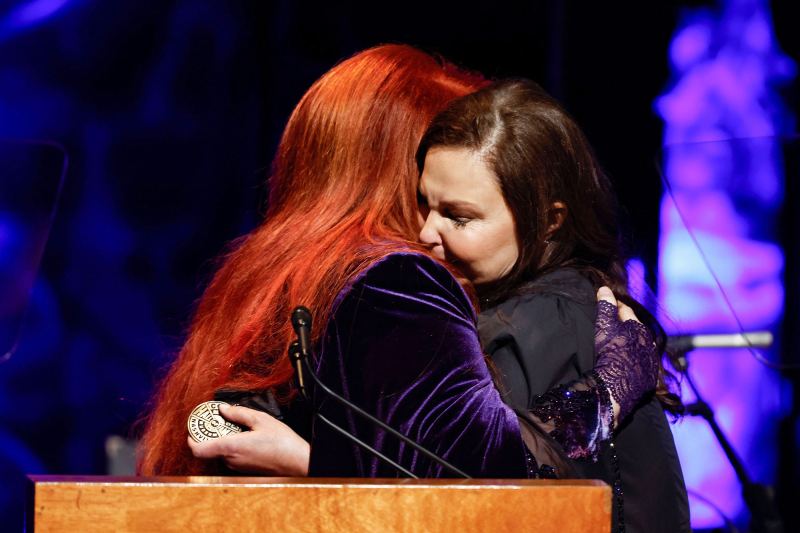 Ashley Judd and Wynonna Judd Tearfully Honor Late Mom Naomi Judd at Country Hall of Fame Induction 1 Day After Her Death 2