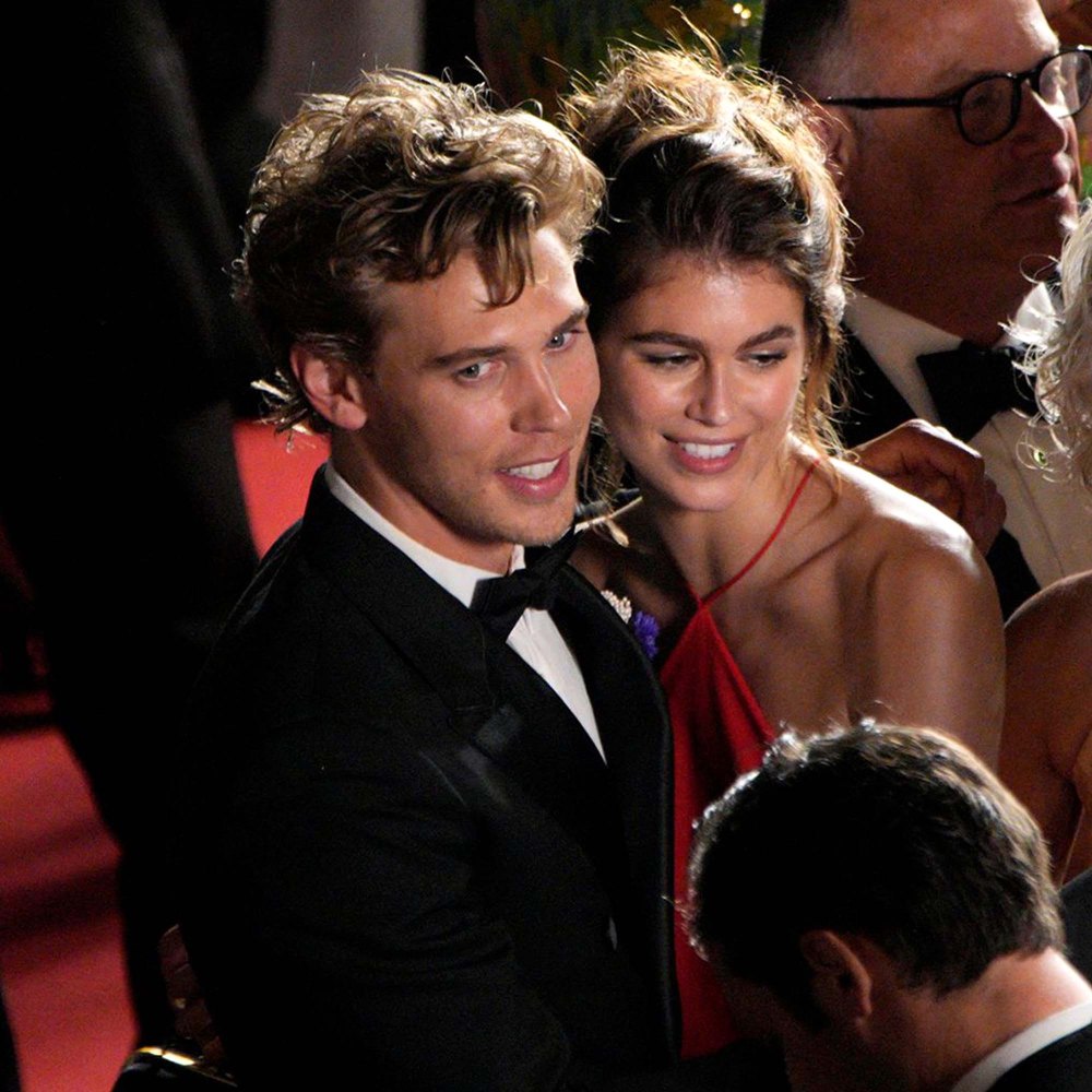 Austin Butler Kaia Gerber Pack PDA Elvis Premiere Cannes