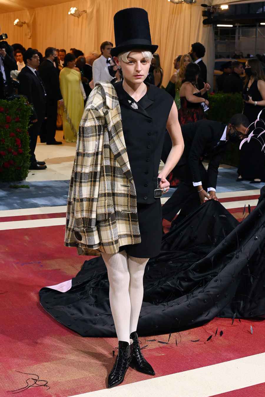 Emma Corrin Met Gala 2022 Red Carpet Fashion