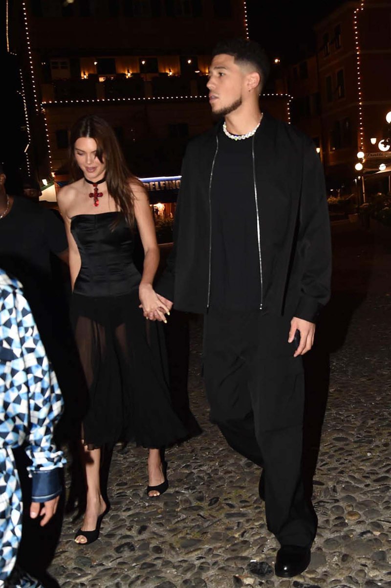 Kardashian Jenner Family Arrives Italy for Kourtney Kardashian Travis Barkers 3rd Wedding