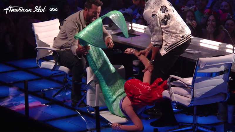Katy Perry Wipes Out on 'American Idol' While Dressed as Ariel: Watch