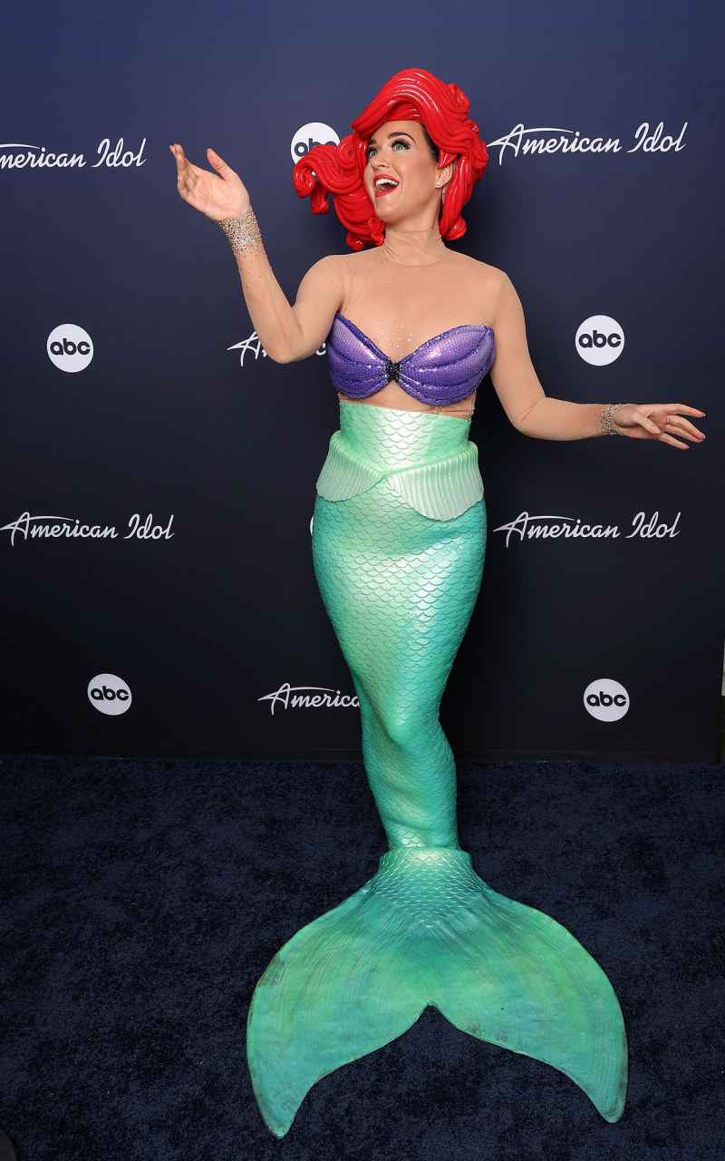 Katy Perry Wipes Out on American Idol While Dressed as Ariel Little Mermaid 8