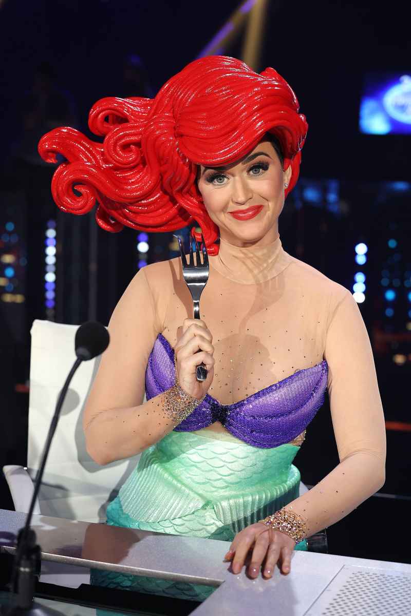 Katy Perry Wipes Out on American Idol While Dressed as Ariel Little Mermaid