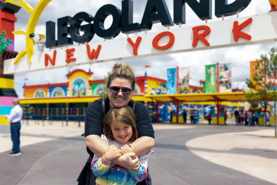 Kelly Clarkson Takes Kids River and Remy to Legoland Theme Park 2