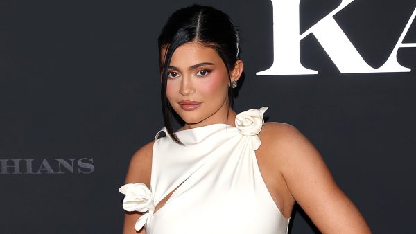 Kylie Jenner Shows Off Abs on Tropical Getaway Nearly 3 Months After Giving Birth to Her Son: Photo