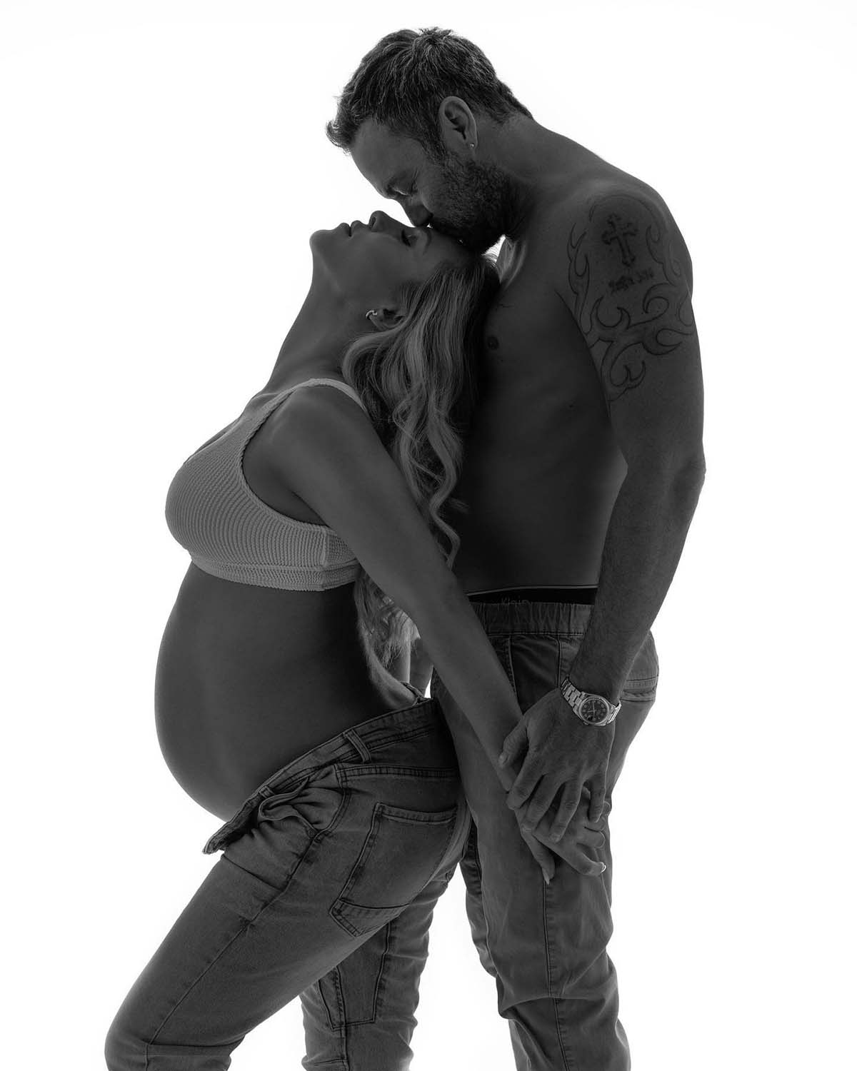 Rosa Black Pregnant Porn - Pregnant Stars' Gorgeous Maternity Shoots Over the Years: Pics