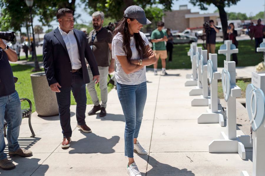 Meghan Markle Lays Flowers at Memorial for Texas School Shooting Victims