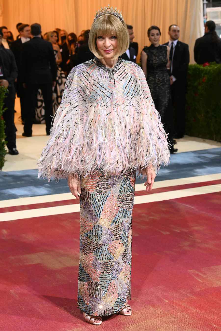 Met Gala Icon Anna Wintour Glitters in Feathery Flock Tiara on the 2022 Red Carpet Met Gala 2022 04