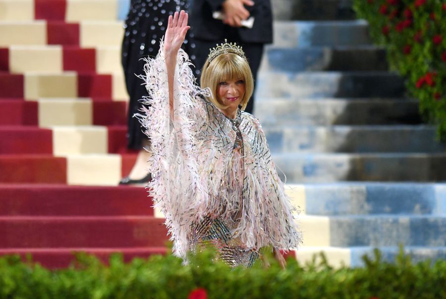 Met Gala Icon Anna Wintour Glitters in Feathery Flock Tiara on the 2022 Red Carpet Met Gala 2022 07