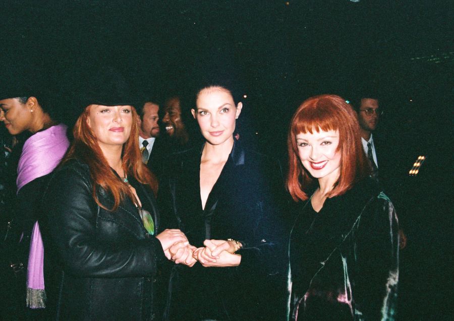 The Judds and Ashley Judd in 1999