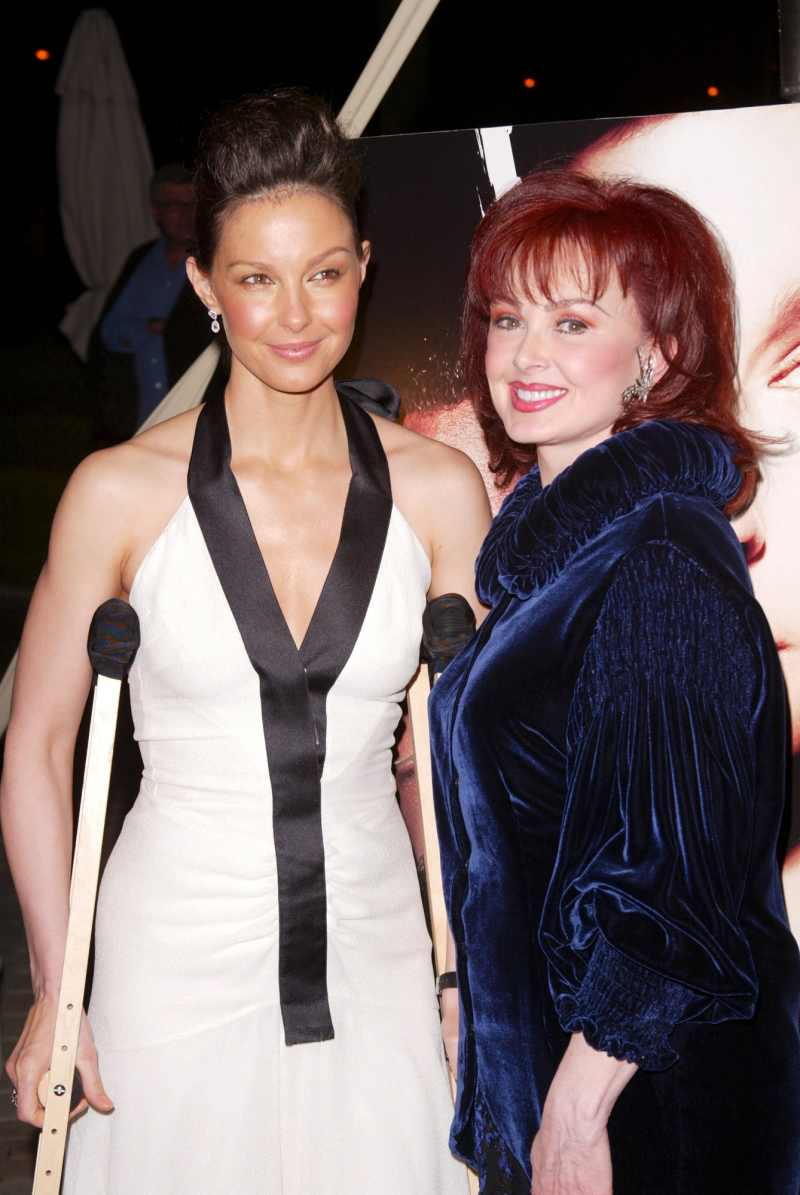 Naomi with Ashley Judd 2004