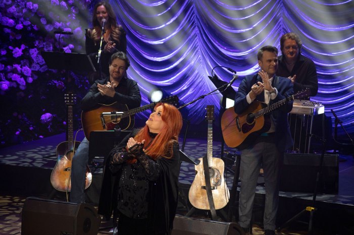 Naomi Judd Honored by Daughters Ashley Judd, Wynonna Judd and More in Emotional Memorial 3