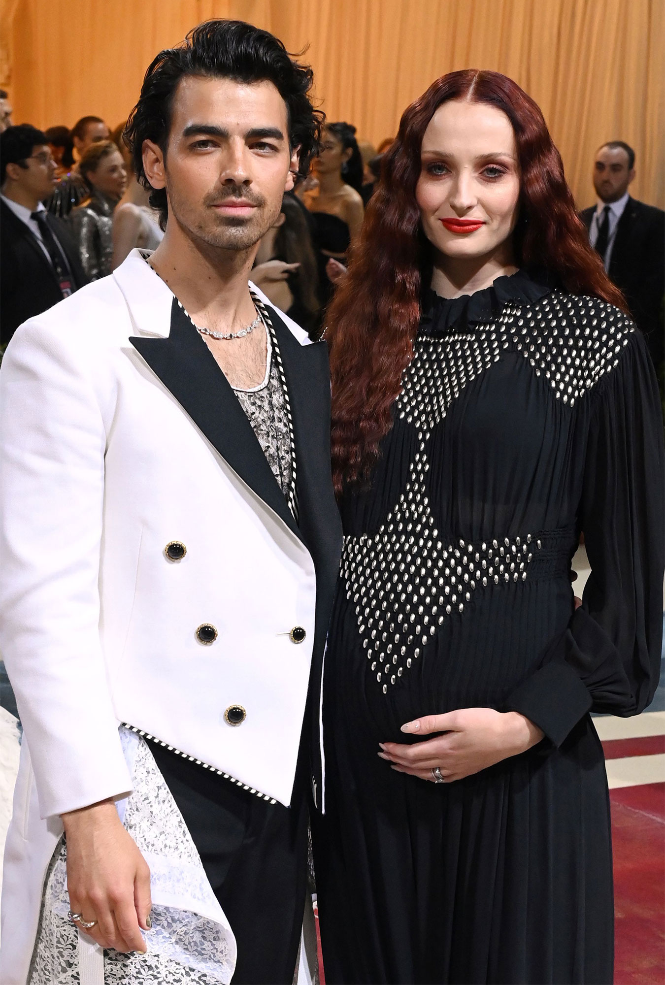A Pregnant Sophie Turner & Joe Jonas Looked Dramatic in Black and White at  the Met Gala 2022. See Photos Here.